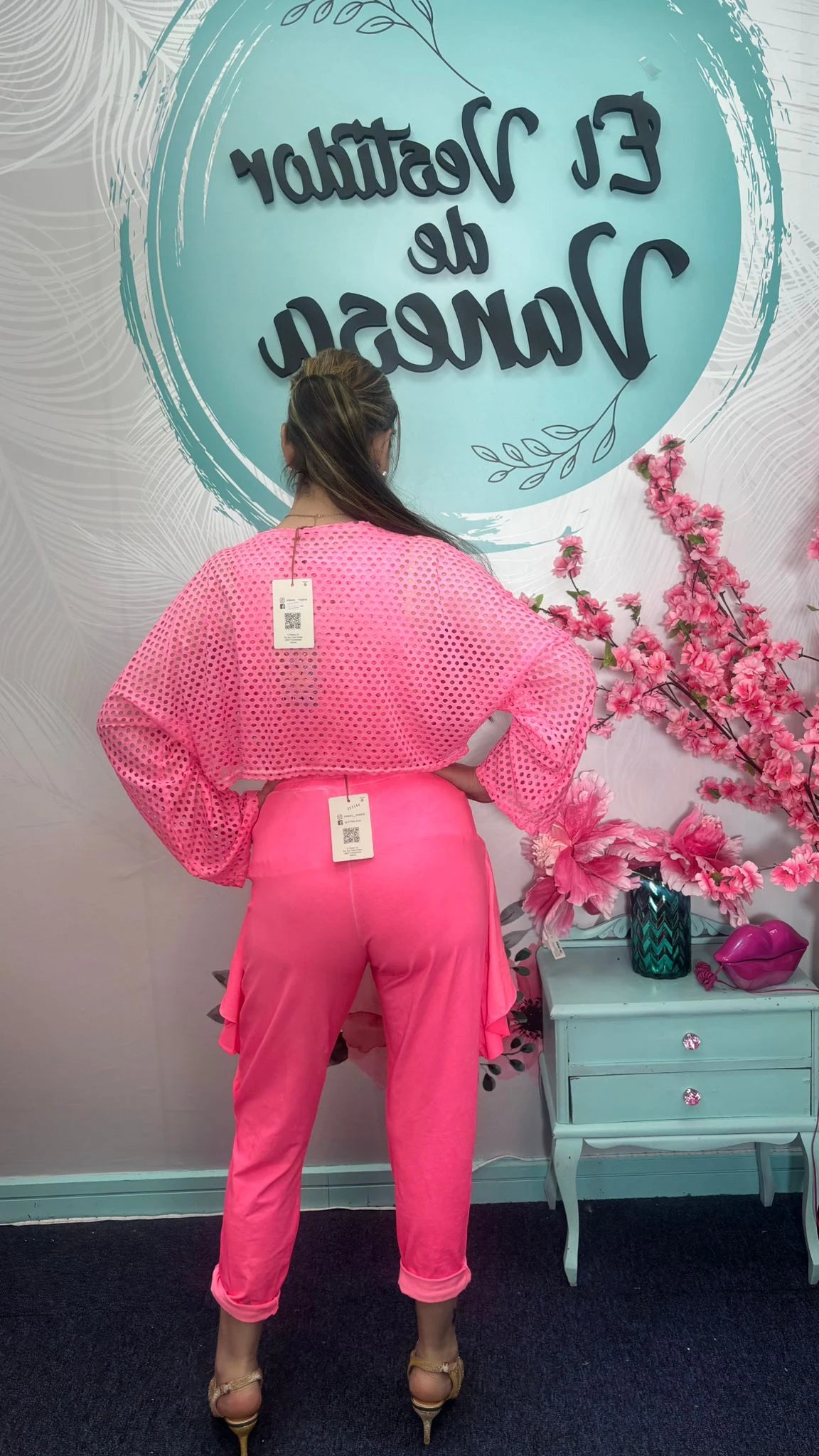 CAMISETA LOS ÁNGELES PERFORADA PILI